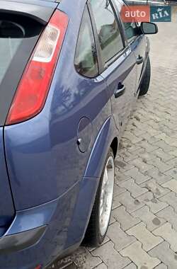 Хэтчбек Ford Focus 2006 в 