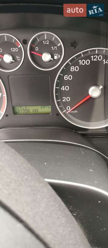 Хэтчбек Ford Focus 2006 в Вижнице