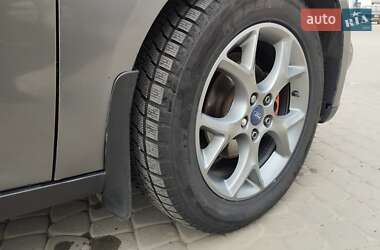 Хэтчбек Ford Focus 2013 в 