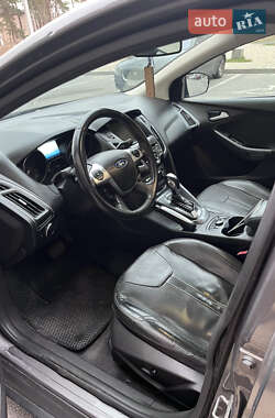 Хэтчбек Ford Focus 2011 в 