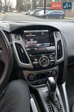 Хэтчбек Ford Focus 2011 в 
