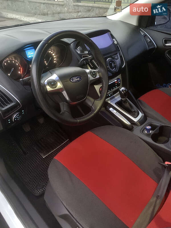 Седан Ford Focus 2012 в Сумах