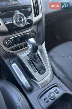 Хэтчбек Ford Focus 2011 в 