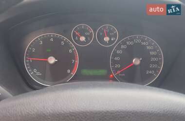 Седан Ford Focus 2005 в 