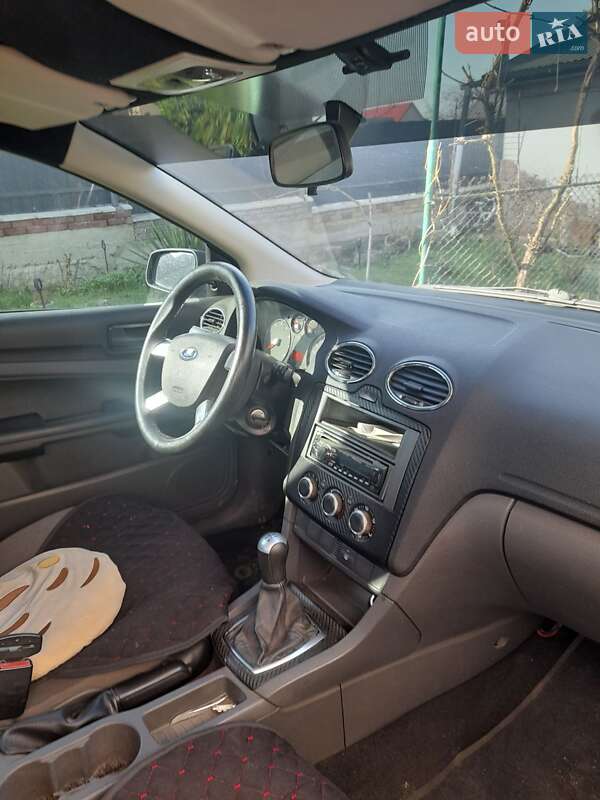 Хетчбек Ford Focus 2007 в Золочеві