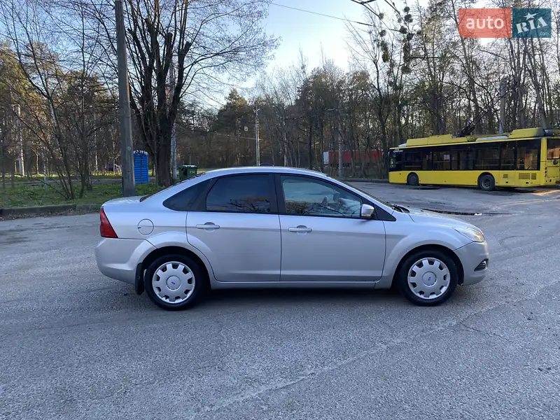 Седан Ford Focus 2011 в 