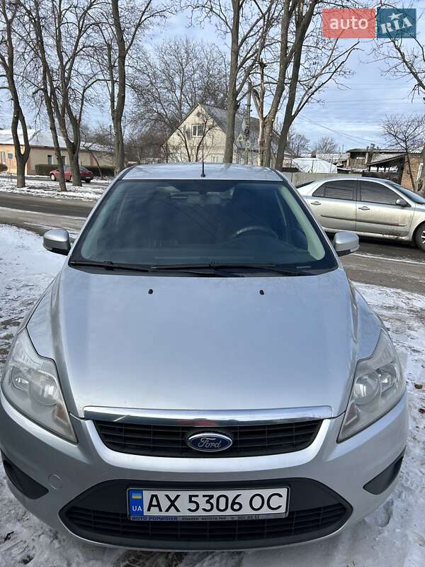 Хэтчбек Ford Focus 2011 в 