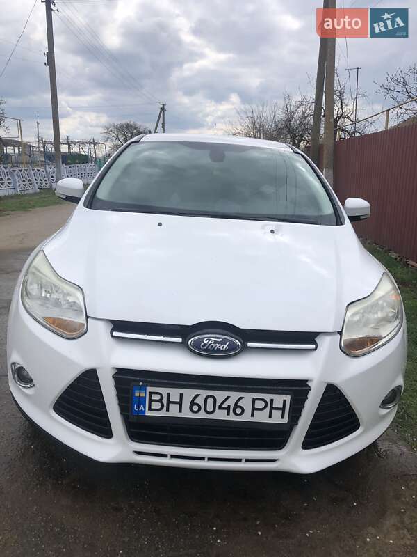 Хэтчбек Ford Focus 2012 в 