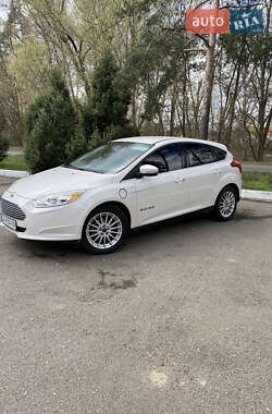 Хэтчбек Ford Focus 2012 в 