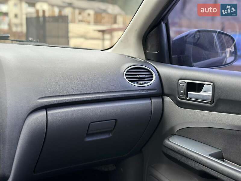 Хетчбек Ford Focus 2011 в Міжгір'ї