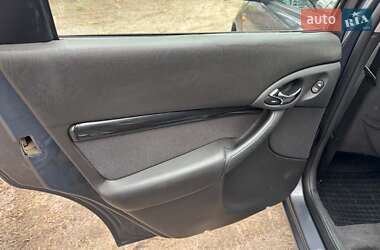 Хэтчбек Ford Focus 2003 в 