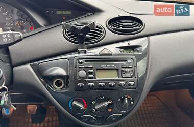 Хэтчбек Ford Focus 2003 в 