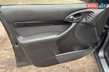 Хэтчбек Ford Focus 2003 в 