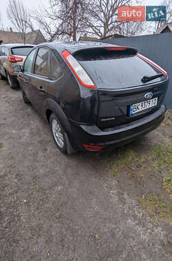 Хэтчбек Ford Focus 2011 в 