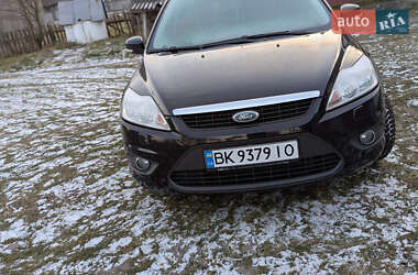 Хэтчбек Ford Focus 2011 в 