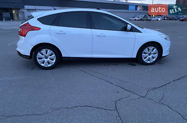 Хэтчбек Ford Focus 2014 в 