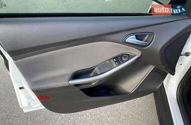 Хэтчбек Ford Focus 2014 в 