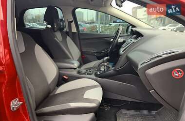 Хэтчбек Ford Focus 2012 в 