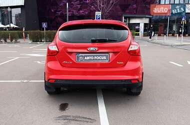 Хэтчбек Ford Focus 2012 в 