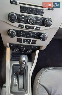 Седан Ford Focus 2010 в 