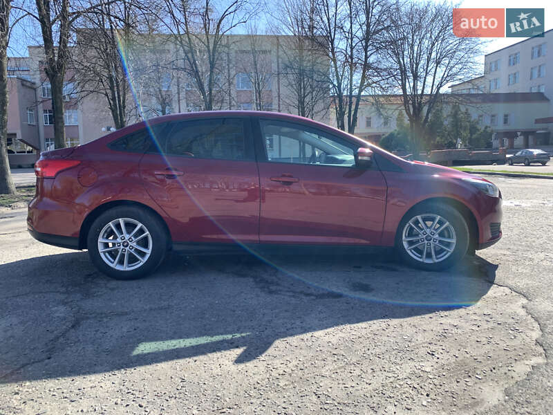 Седан Ford Focus 2015 в Сумах
