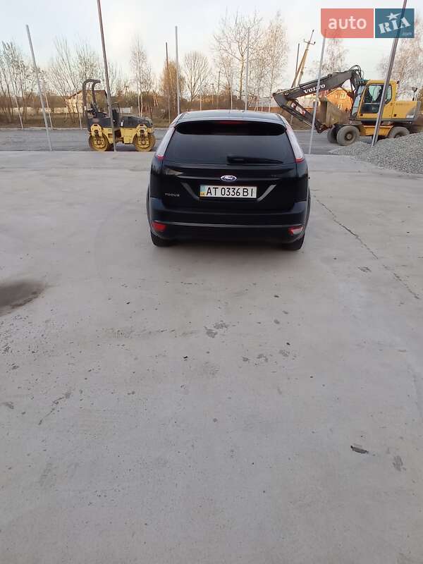 Хэтчбек Ford Focus 2011 в Брошневе-Осаде