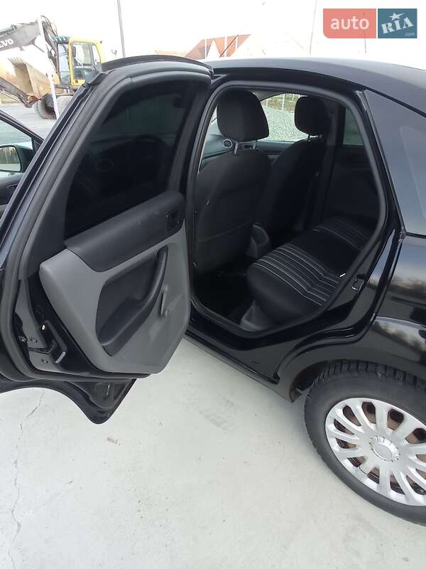 Хэтчбек Ford Focus 2011 в Брошневе-Осаде