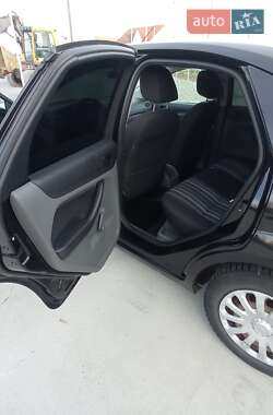 Хэтчбек Ford Focus 2011 в 