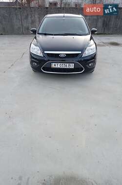 Хэтчбек Ford Focus 2011 в 