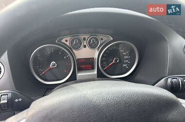 Седан Ford Focus 2011 в 