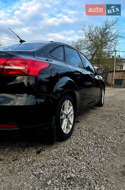 Седан Ford Focus 2015 в 