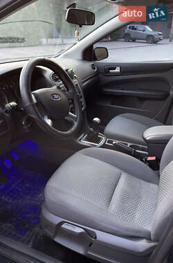 Хэтчбек Ford Focus 2006 в 