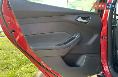 Хэтчбек Ford Focus 2013 в 