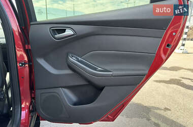 Хэтчбек Ford Focus 2013 в 