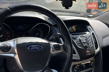 Хэтчбек Ford Focus 2013 в 
