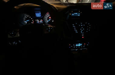 Хэтчбек Ford Focus 2013 в 