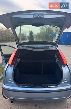 Хэтчбек Ford Focus 2004 в 