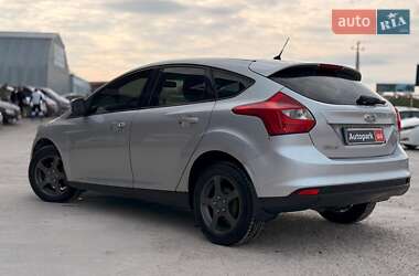 Хэтчбек Ford Focus 2011 в 