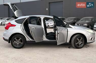 Хэтчбек Ford Focus 2011 в 