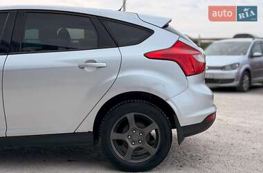 Хэтчбек Ford Focus 2011 в 