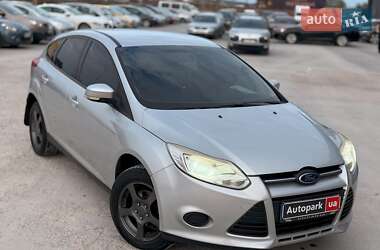 Хэтчбек Ford Focus 2011 в 