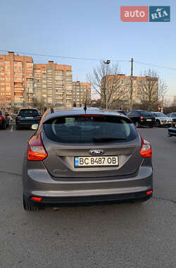 Хэтчбек Ford Focus 2011 в 