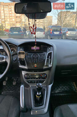 Хэтчбек Ford Focus 2011 в 