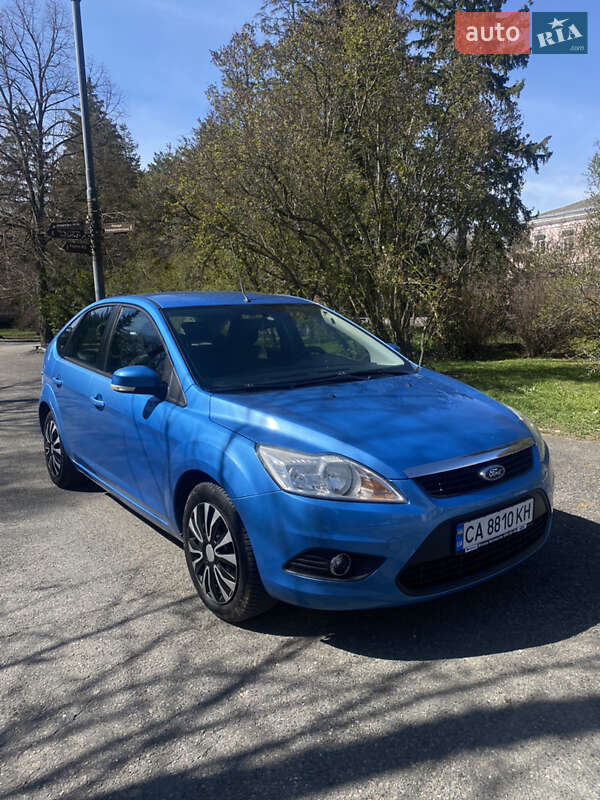Хетчбек Ford Focus 2010 в 