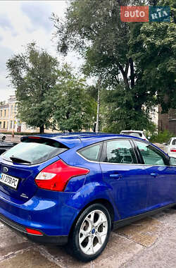 Хэтчбек Ford Focus 2012 в 