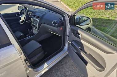 Хэтчбек Ford Focus 2010 в 
