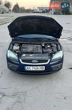 Хэтчбек Ford Focus 2005 в 