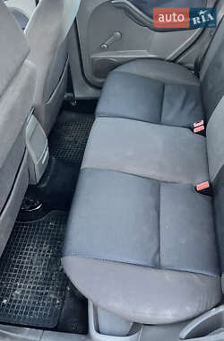 Хэтчбек Ford Focus 2005 в 