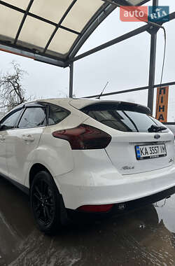 Хэтчбек Ford Focus 2015 в 