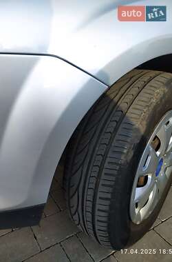 Хэтчбек Ford Focus 2006 в 